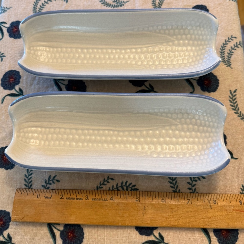 Pfaltzgraff Yorktowne Stoneware Corn Cob Holders Set of 2